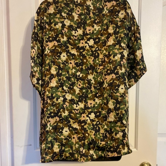 “ZARA” Button Down Oversized Camo Shirt - Picture 13 of 15
